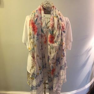 🌸 Boutique Floral Scarf